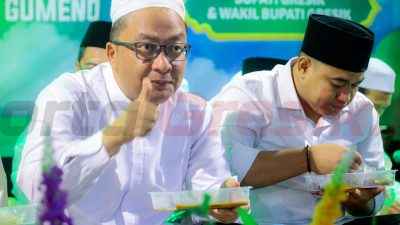 Wakil Bupati Gresik Asluchul Alif saat menghadiri sanggring kolak ayam Desa Gumeno Manyar Gresik, Sabtu (22/3/2025)