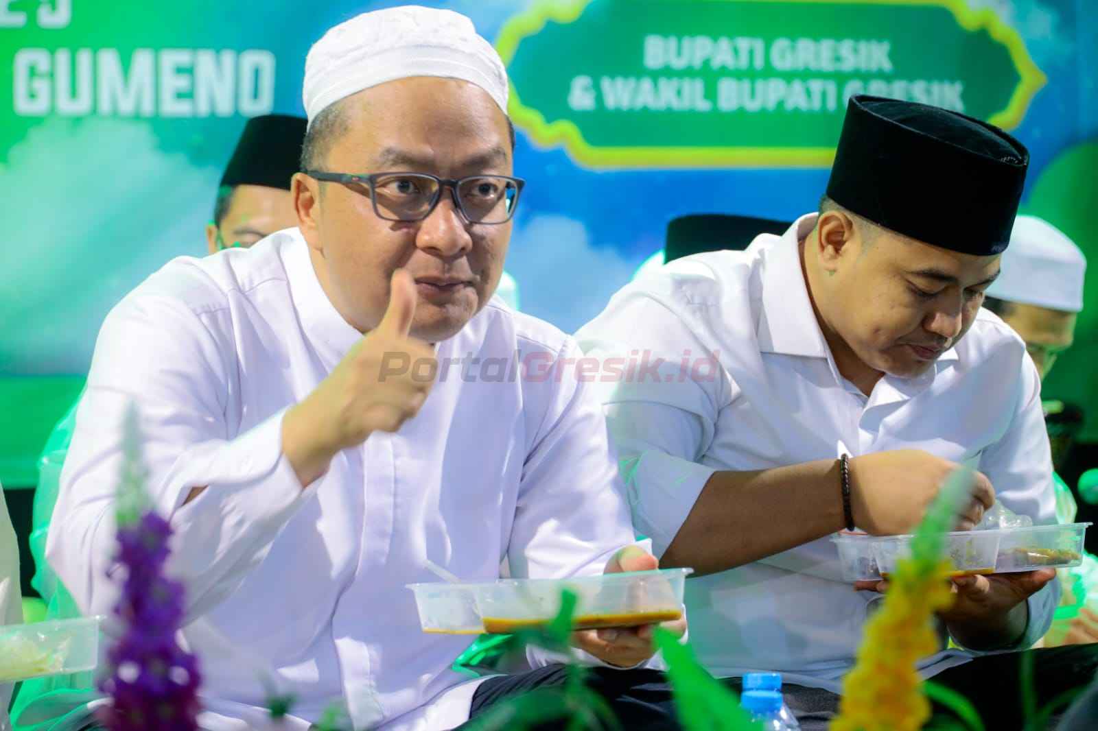 Wakil Bupati Gresik Asluchul Alif saat menghadiri sanggring kolak ayam Desa Gumeno Manyar Gresik, Sabtu (22/3/2025)