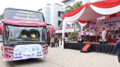 Mudik Gratis 2025 Bareng Gus Yani dan Dokter Alif, Ribuan Warga Gresik Pulang Kampung dengan Hampers Lebaran Produk UMKM