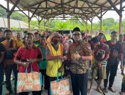 Anggota DPR RI Komisi XI Thoriq Majiddanor, Bagikan 15.000 Bingkisan Lebaran untuk Warga Gresik-Lamongan