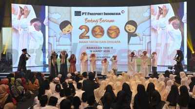 Suasana Freeport Indonesia Berbagi Bersama 200 Anak Yatim dan Dhuafa dari Kecamatan Manyar dan Bungah yang berlangsung di Graha Kartini, Gresik, Selasa (18/03).