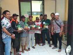 Berbagai Kebahagiaan, KWG dan BAZNAS Gresik Salurkan Beras dan THR