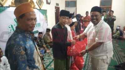Santunan Anak Yatim dan Dhuafa di Langgar Nurul Huda Desa Bedanten, Kecamatan Bungah, Kabupaten Gresik, Kamis (27/3/2025).