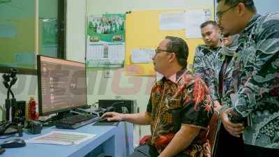 Wakil Bupati Gresik, dr. Asluchul Alif, meninjau Dinas Komunikasi dan Informatika (Kominfo) Kabupaten Gresik, Kamis pagi (6/3/2025).