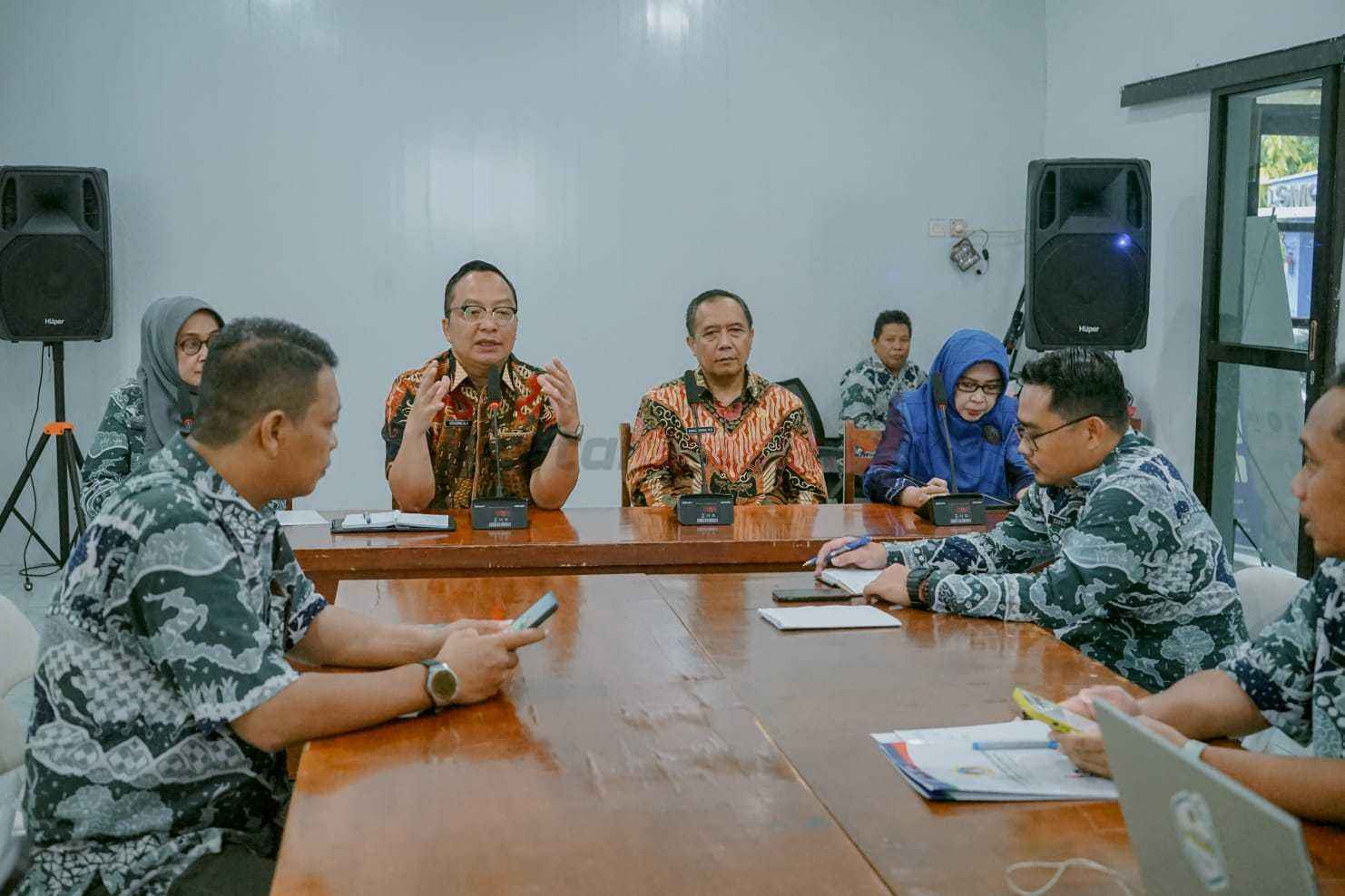 Wakil Bupati Gresik, dr. Asluchul Alif, meninjau Dinas Komunikasi dan Informatika (Kominfo) Kabupaten Gresik, Kamis pagi (6/3/2025).