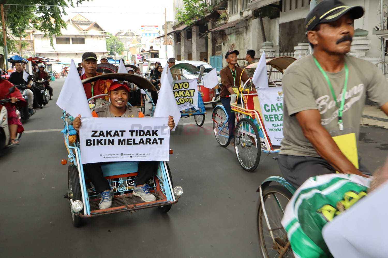 Baznas Gresik gelar kegiatan syiar zakat dengan memberdayakan pekerja informal, terutama perempuan, yang digelar di Pendopo Rumah Dinas Bupati Gresik pada Jumat (14/3/2025).