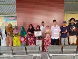 Jelang Lebaran, Pemdes Wonorejo Balongpanggang Salurkan BLT untuk Keluarga Kurang Mampu