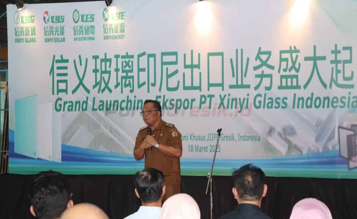 Wakil Bupati Gresik, Asluchul Alif, dalam acara grand launching ekspor perdana PT Xinyi Glass Indonesia, Selasa (18/3/2025).