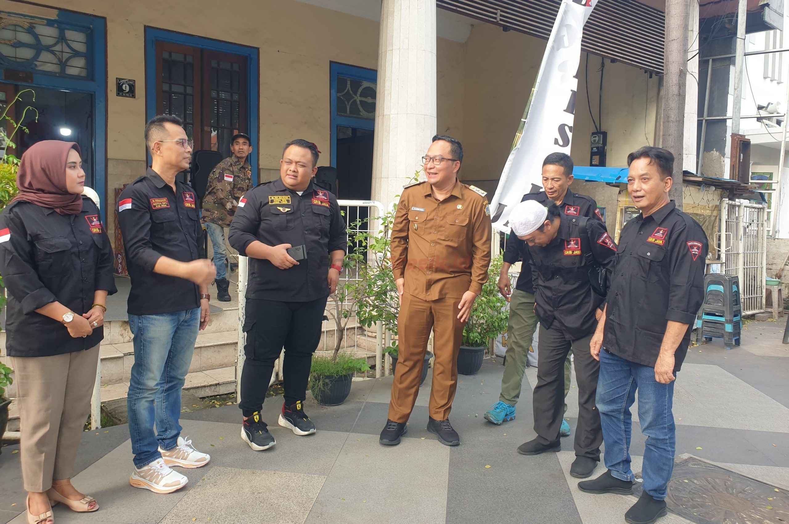 Ketua DPD Gerakan Rakyat Indonesia Bersatu Jaya (Grib Jaya) Jawa Timur saat bertemu dengan Wakil Bupati Gresik Asluchul Alif, Selasa (25/3/2025) sore.