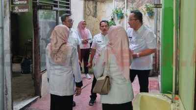 Wakil Bupati Gresik, Asluchul Alif, meninjau langsung rencana pemanfaatan Gedung UPT Dinas Pendidikan (Dispendik) Kecamatan Manyar sebagai Tempat Penitipan Anak (TPA), Selasa (9/4/2025).