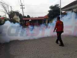 Cegah Penyebaran Demam Berdarah, Polres Gresik Gencarkan Fogging Disinfektan Anti DBD di Wilayah Hukumnya