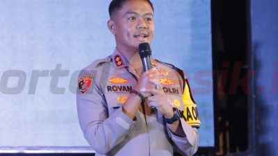 Kapolres Gresik AKBP Rovan Richard Mahenu