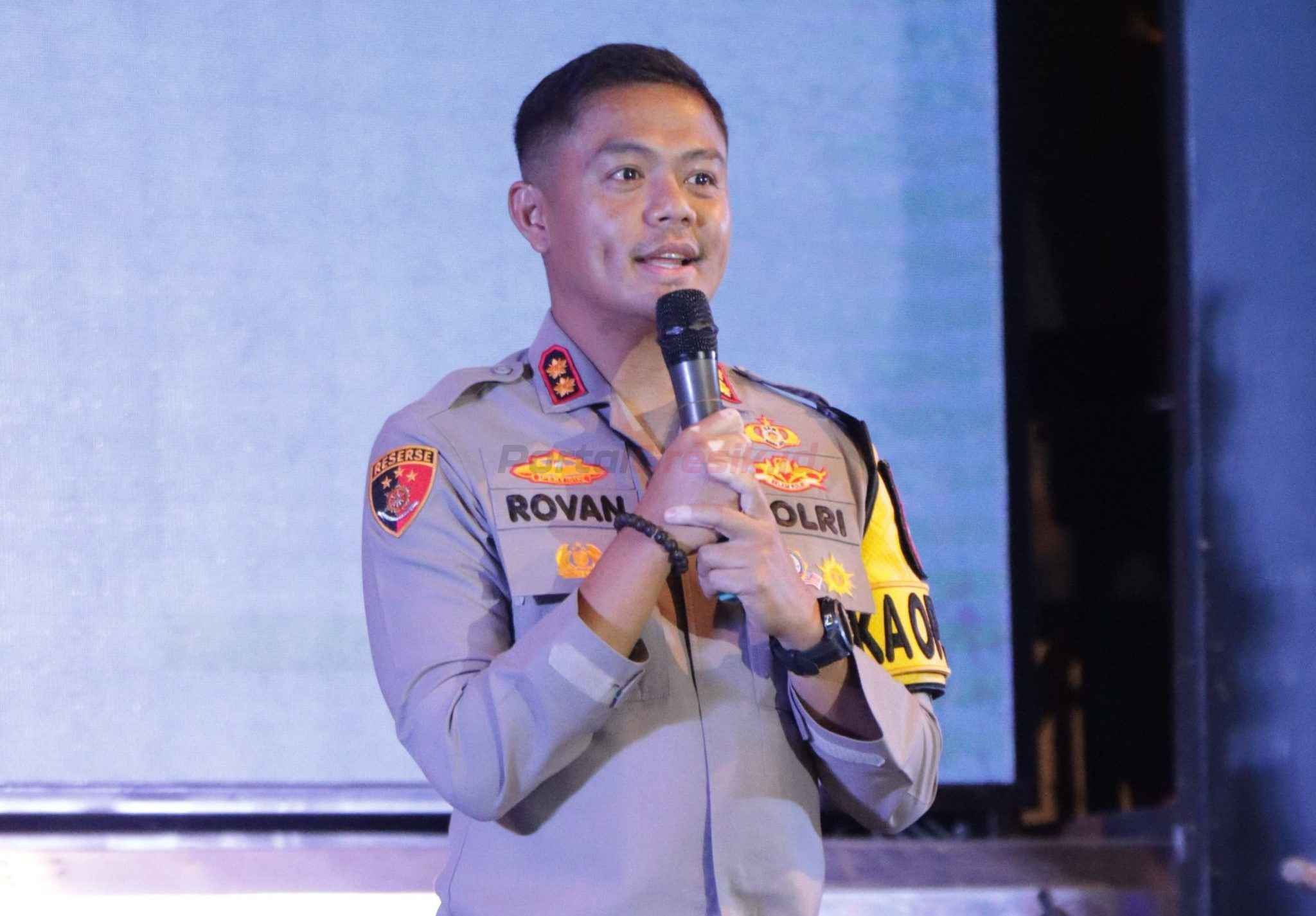 Kapolres Gresik AKBP Rovan Richard Mahenu