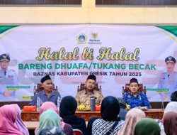 Bupati Gresik Salurkan Bansos kepada Tukang Becak dan Dhuafa, Tegaskan Komitmen Pemkab Atasi Kemiskinan