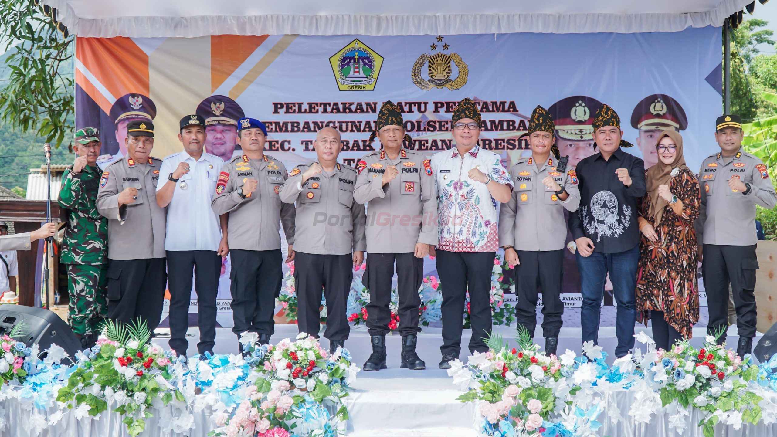Pembangunan fasilitas kepolisian yang representatif di Pulau Bawean resmi dimulai. Ditandai dengan peletakan batu pertama, proyek pembangunan Polsek Tambak, Kecamatan Tambak, Kabupaten Gresik