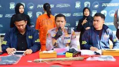 Pers Relese penetapan tersangka kasus pembuangan bayi di tong sampah oleh Polres Gresik.