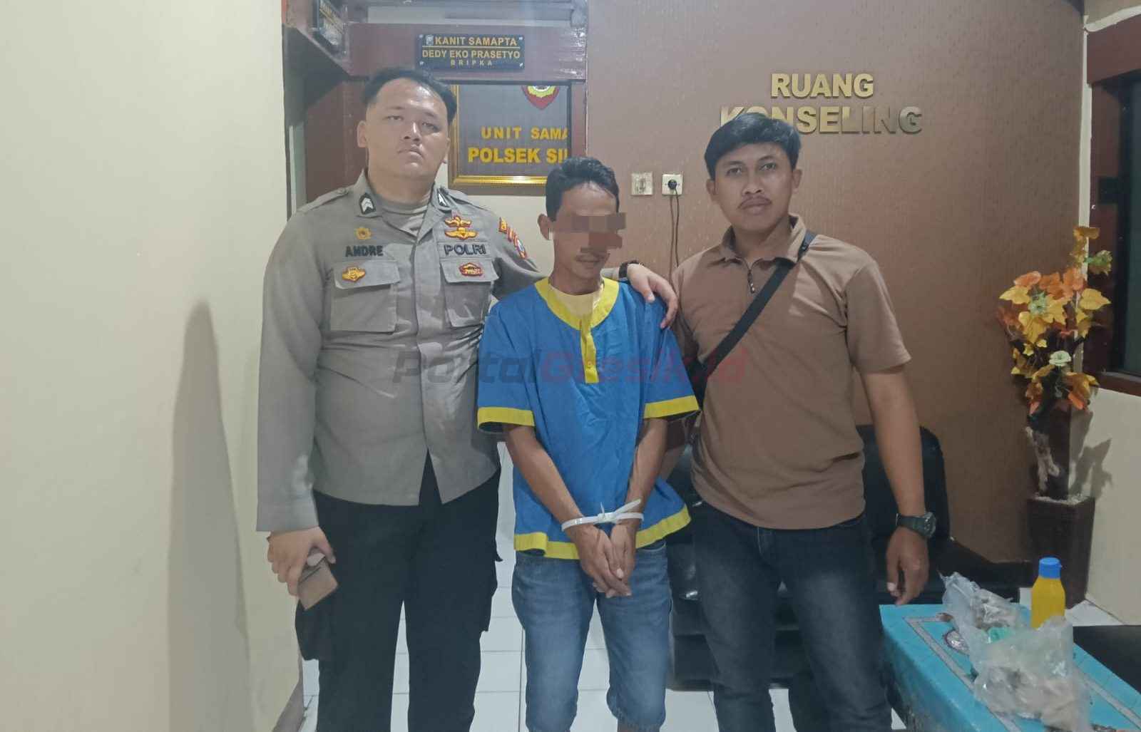 Pelaku penipuan dan penggelapan saat diamankan oleh Kepolisian Sektor (Polsek) Sidayu, Polres Gresik