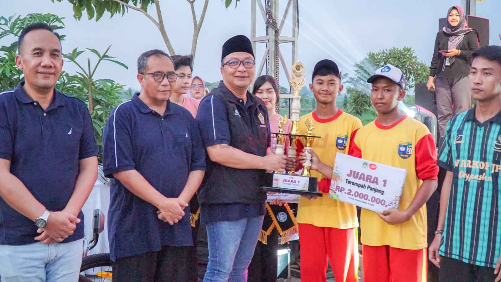 Wakil Bupati Gresik, dr. Asluchul Alif saat menghadiri Pekan Kebudayaan Daerah (PKD) 2025 di Islamic Center Balongpanggang.
