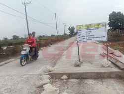 Kuatkan Perekonomian Masyarakat, Pemdes Palebon Duduksampeyan Lanjutkan Proyek Revitalisasi Jalan Poros Desa