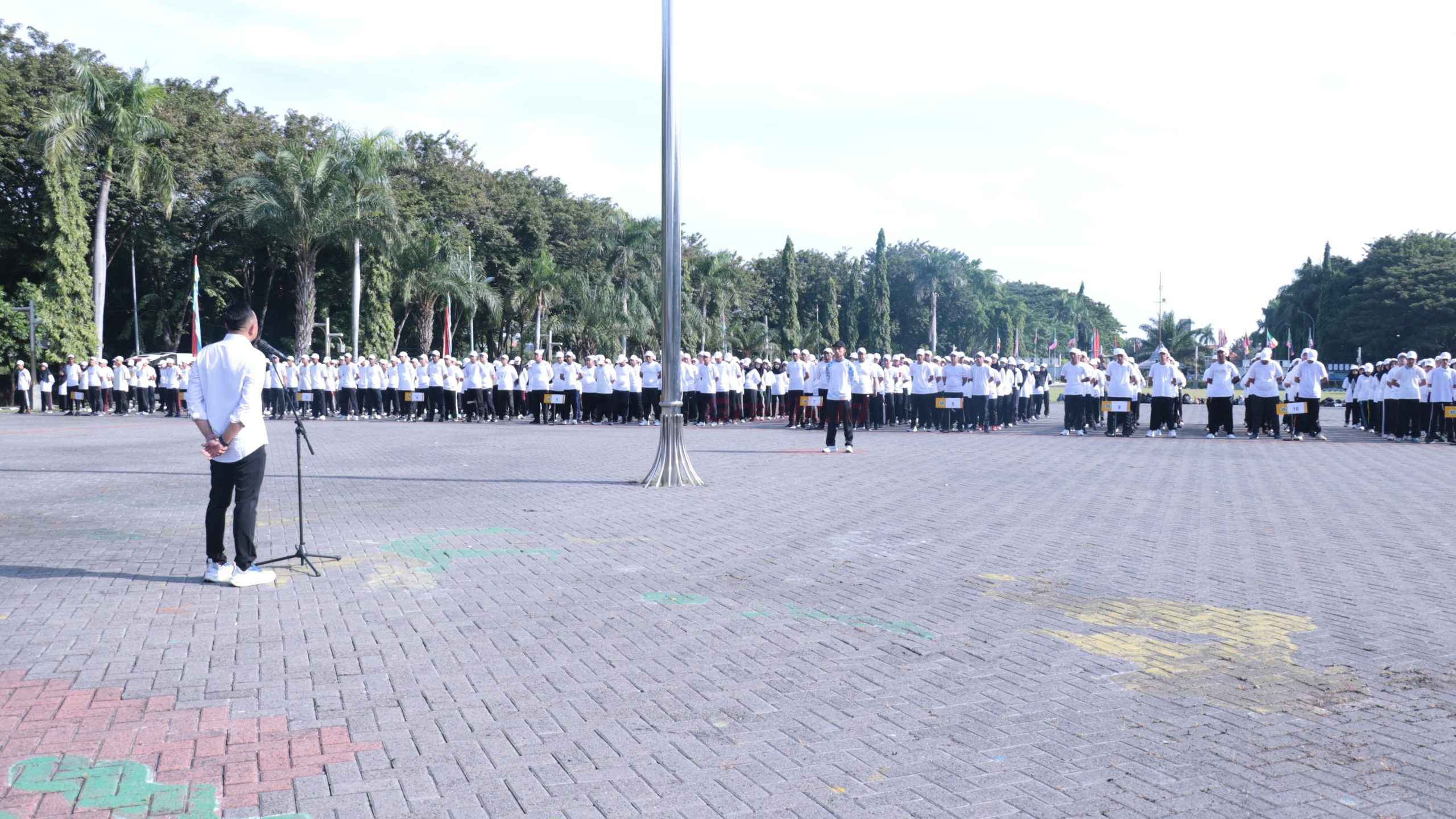 BKPSDM Kabupaten Gresik saat menggelar kegiatan pembinaan fisik dan PBB bagi CPNS se-Kabupaten Gresik. Kegiatan yang dilaksanakan selama satu hari ini diikuti oleh 474 CPNS dari berbagai OPD.