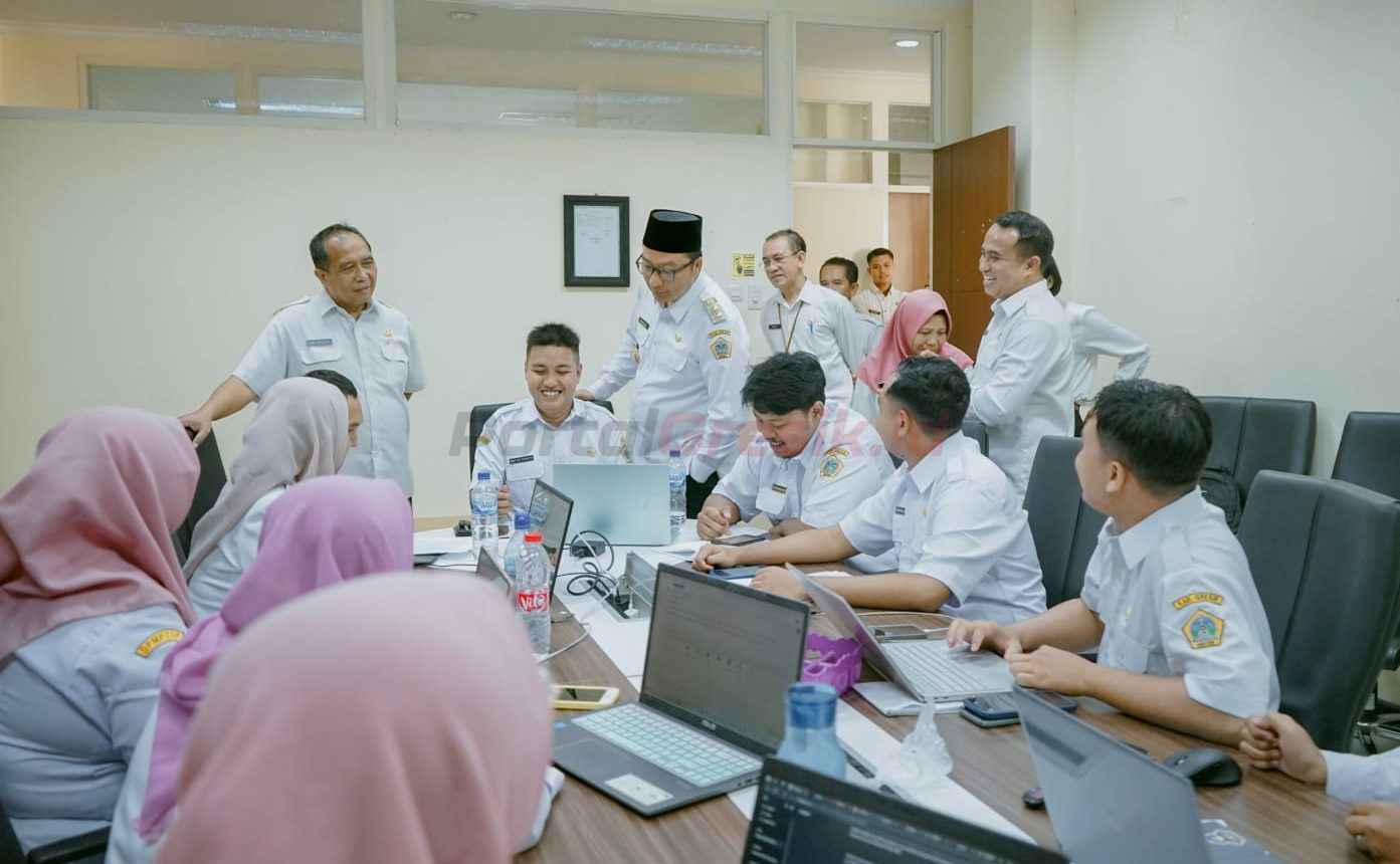 Wakil Bupati Gresik, Asluchul Alif, melakukan kunjungan kerja ke Mall Pelayanan Publik (MPP) Kabupaten Gresik pada Selasa (30/4/2025).