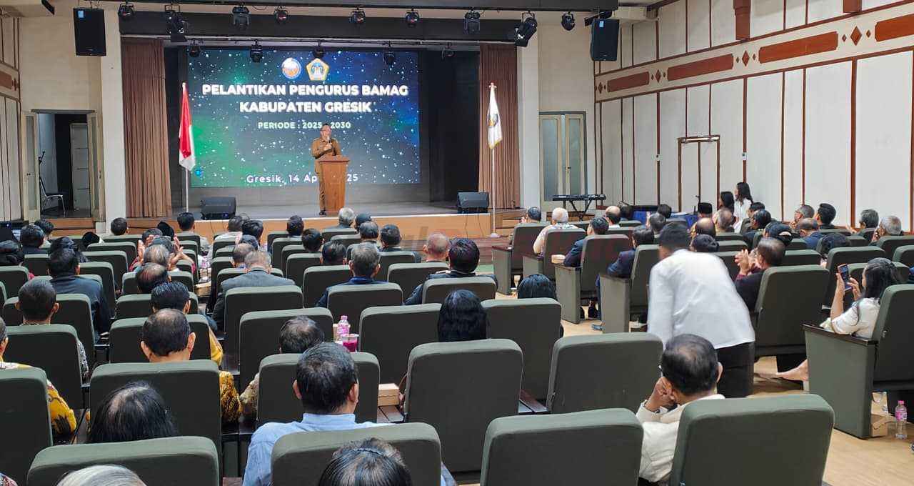 Wakil Bupati Gresik saat memberikan sambutan dalam acara Pelantikan Pengurus Badan Musyawarah Antar Gereja (Bamag) Kabupaten Gresik periode 2025–2030 di Gedung Nasional Indonesia (GNI) Gresik, Senin (14/4/2025) pagi.