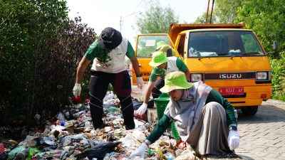 Peringati Hari Lingkungan Hidup Sedunia, Petrokimia Gresik Dorong Forestasi dan Dekarbonisasi dengan Tanam 5300 Bibit Mangrove