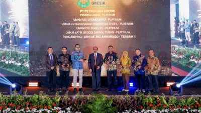 SVP Sekretaris Perusahaan PG, Adityo Wibowo (3 dari kiri) saat menerima penghargaan Bina Mitra UMKM Award 2025 di Jakarta