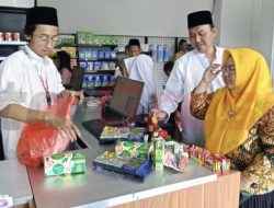 Wujudkan Kemandirian Ekonomi Pesantren, Yayasan Ponpes Qomaruddin Bungah Launching Toserba Qoffmart