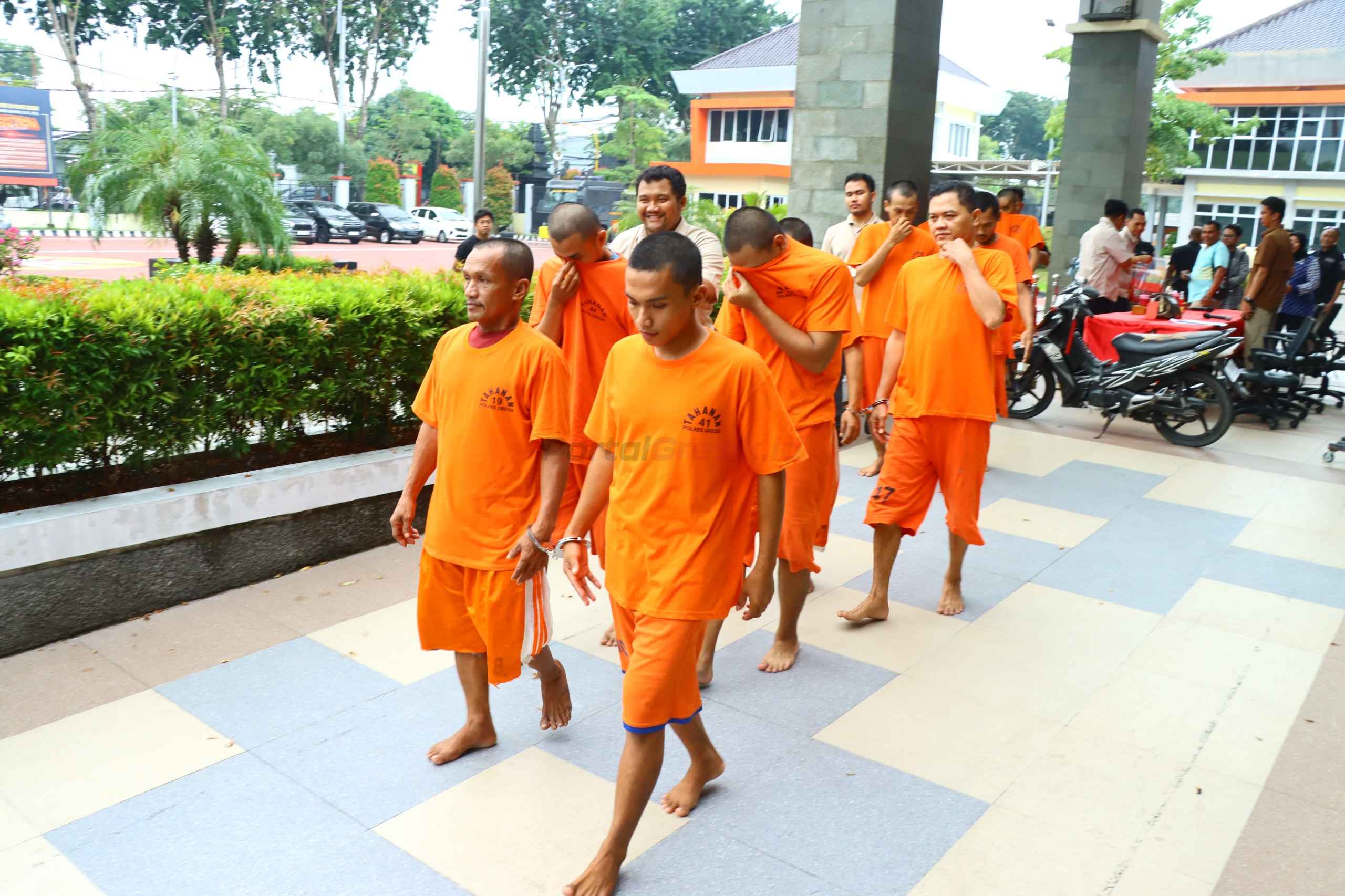 22 Tersangka dari 15 kasus tindak kriminal saat Diamankan di Polres Gresik