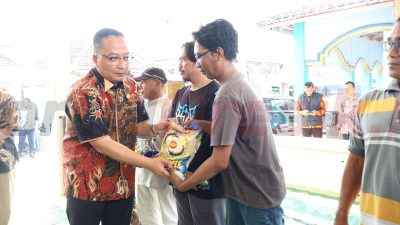 Wakil Bupati Gresik sekaligus Ketua DPC Partai Gerindra Gresik Asluchul Alif (Baju Batik)