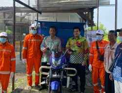 Ketua DPRD Gresik Serahkan Langsung Serahkan Motor Sampah, Desa Tanggulrejo Siap Tingkatkan Pengelolaan Sampah Rumah Tangga