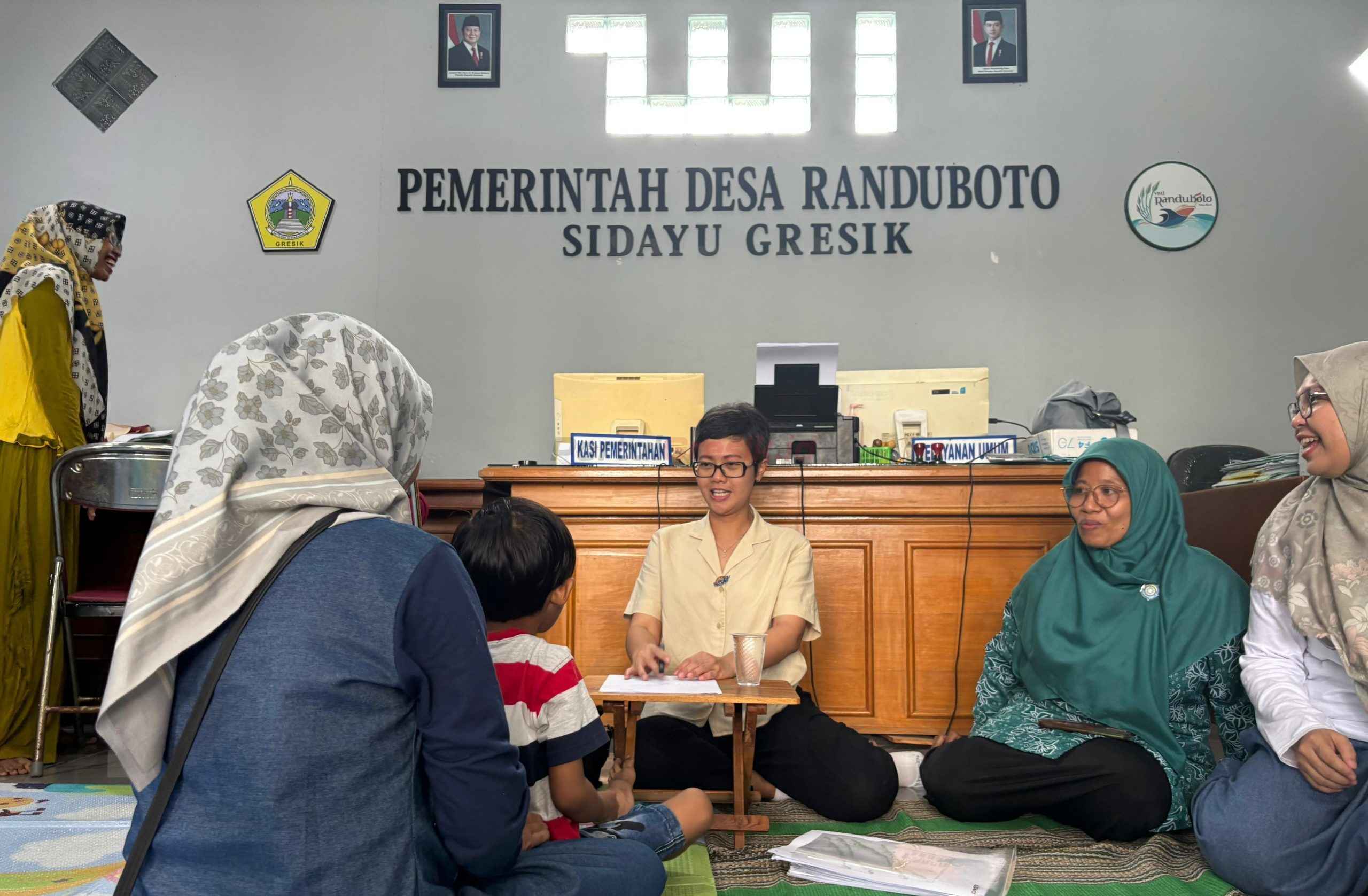 Perwakilan Universitas Airlangga (Unair) Surabaya dan menghadirkan dokter-dokter pemeriksaan medis kepada anak berkebutuhan khusus (ABK) di Desa Randuboto Sidayu, Sabtu (10/5/2025).