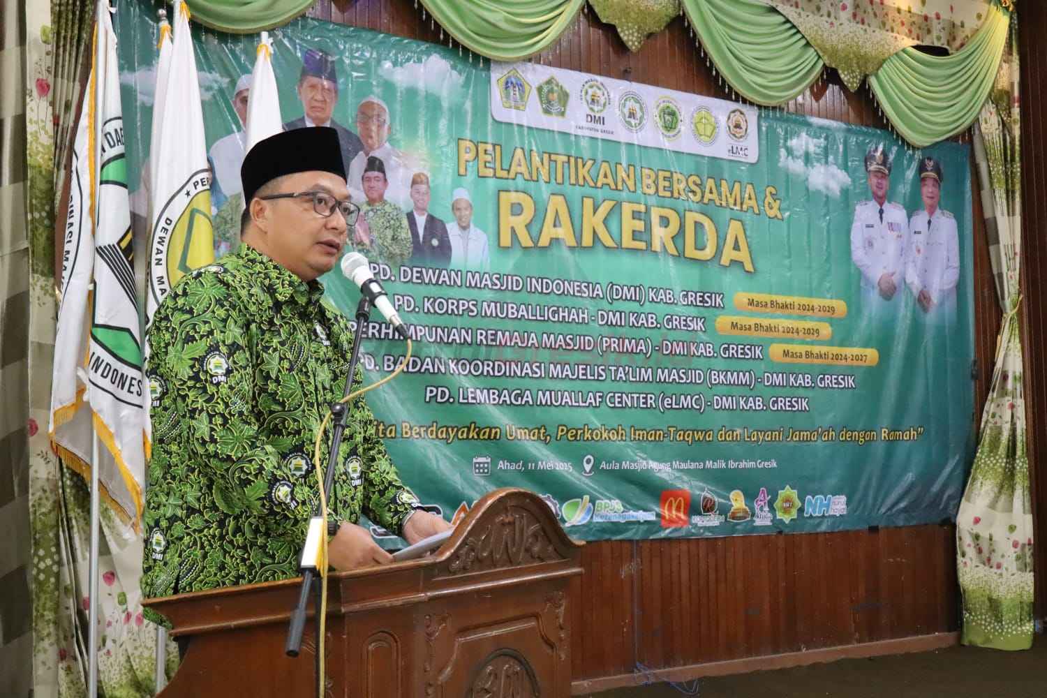 Plt Bupati Gresik Asluchul Alif saat Menghadiri Pelantikan Bersama dan Rakerda DMI di Masjid Agung Gresik (MAG), Minggu (11/5/2025).