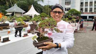 Di Balik Gelaran Giri Kedaton Bonsai Tingkat Nasional, Gus Sonhaji : Tanaman Bonsai itu Sarat Makna Kehidupan