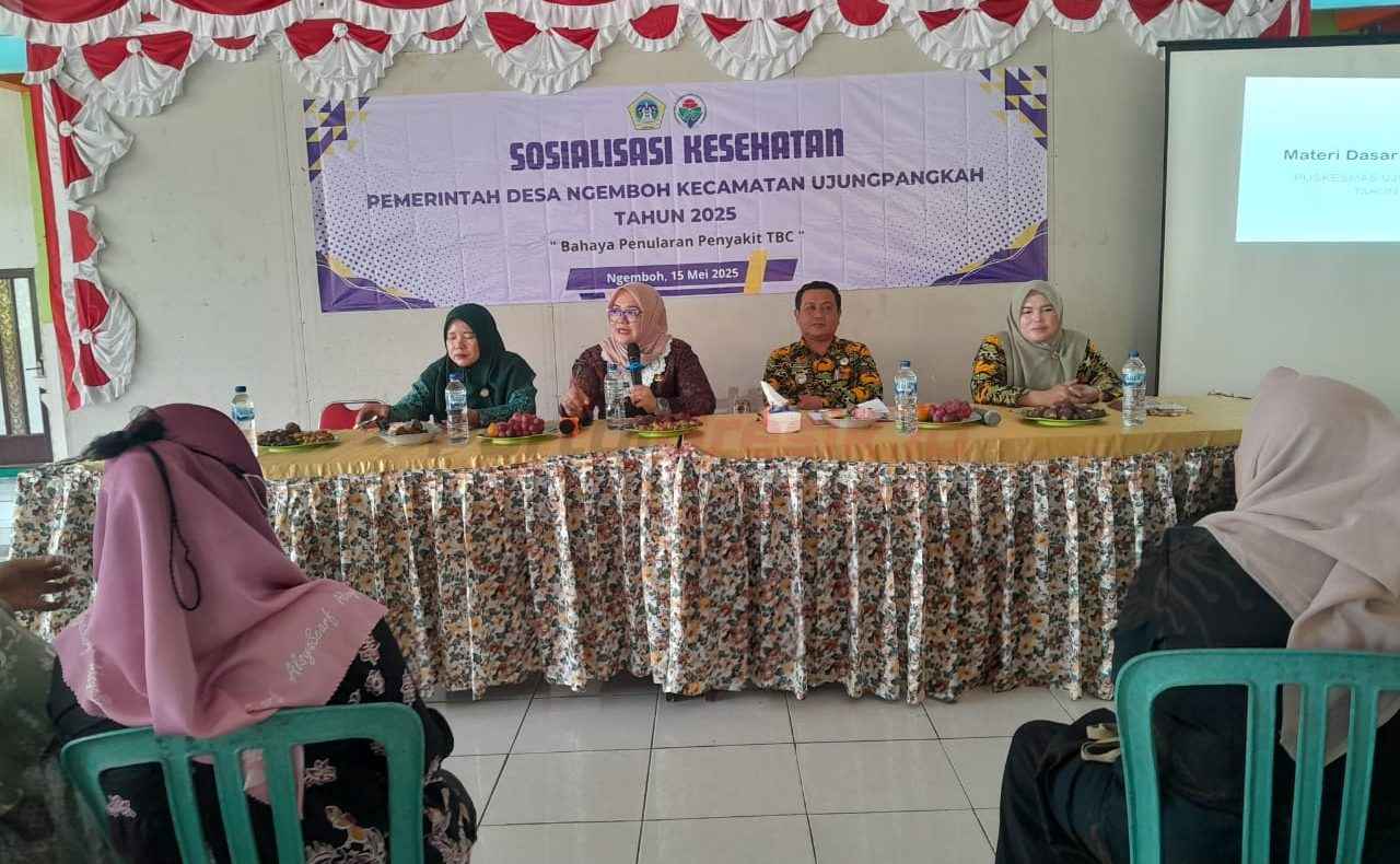 Pemerintah Desa (Pemdes) Ngemboh, Kecamatan Ujungpangkah, Kabupaten Gresik pada hari Kamis, 15 Mei 2025 menggelar Sosialisasi Kesehatan dan Rembug Stunting di Pendopo Balai Desa Ngemboh.
