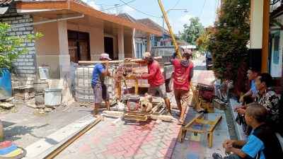 Pembuatan sumur resapan di wilayah perumahan, khususnya di Dusun Pelawean dan Dusun Buyungan.