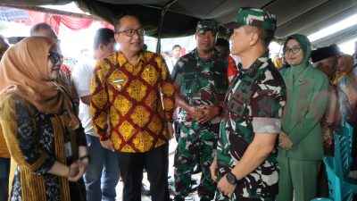 Pelaksana Tugas (Plt) Bupati Gresik, dr. Asluchul Alif, menghadiri kegiatan Pengawasan dan Evaluasi (Wanev) atas pelaksanaan program TNI Manunggal Membangun Desa (TMMD) ke-124 Tahun 2025 di Desa Banter, Kecamatan Benjeng.