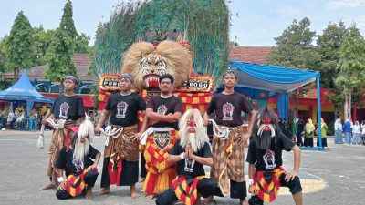 Salah satu penampilan yang dinantikan adalah Reog Sasono Budoyo Sepuluh, kelompok seni binaan SMP Muhammadiyah 10 Melirang, Kecamatan Bungah.