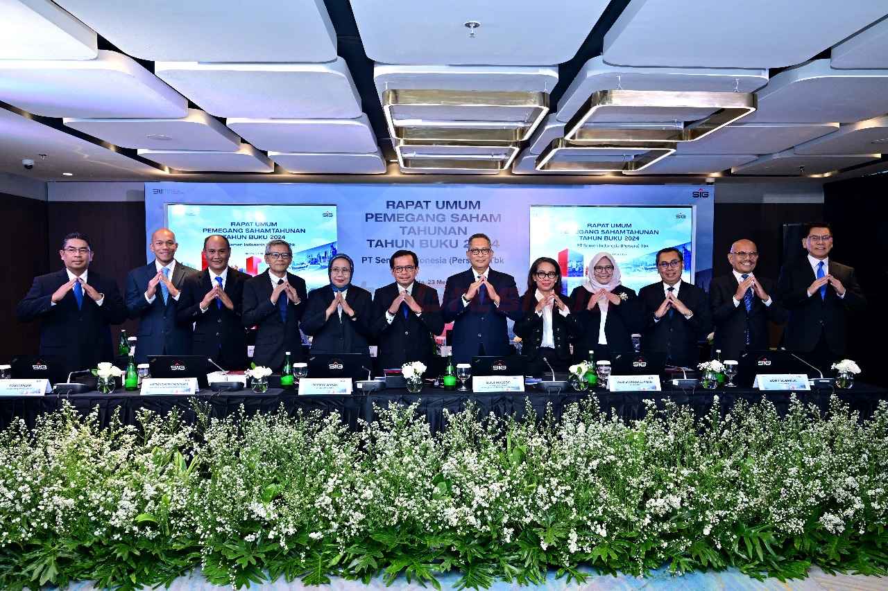 Dewan Komisaris dan Direksi SIG pada Rapat Umum Pemegang Saham Tahunan 2025 di Jakarta, Jumat (23/5/2025).