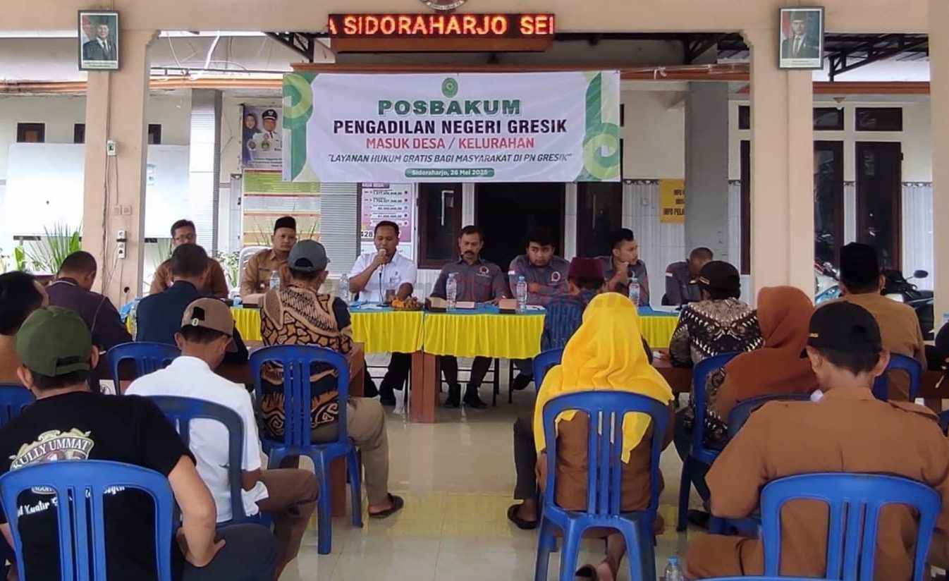 Yayasan Lembaga Bantuan Hukum (YLBH) Fajar Trilaksana saat melakukan penyuluhan hukum di Desa Sidoraharjo Kecamatan Kedamean