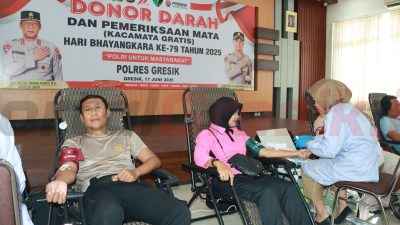 Peringati Hari Bhayangkara ke-79, Polres Gresik Gelar Donor Darah dan Bagikan Kacamata Gratis