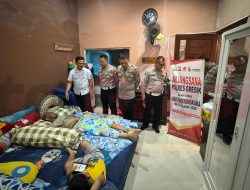 Hari Bhayangkara ke-79, Polres Gresik Anjangsana ke Anggota yang Sakit