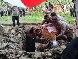 Polres Gresik Berduka, Iptu Soleh Wakapolsek Kebomas Dimakamkan Secara Kedinasan