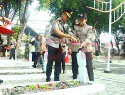 Khidmat, Polres Gresik Gelar Ziarah dan Tabur Bunga di TMP Peringati Hari Bhayangkara ke-79