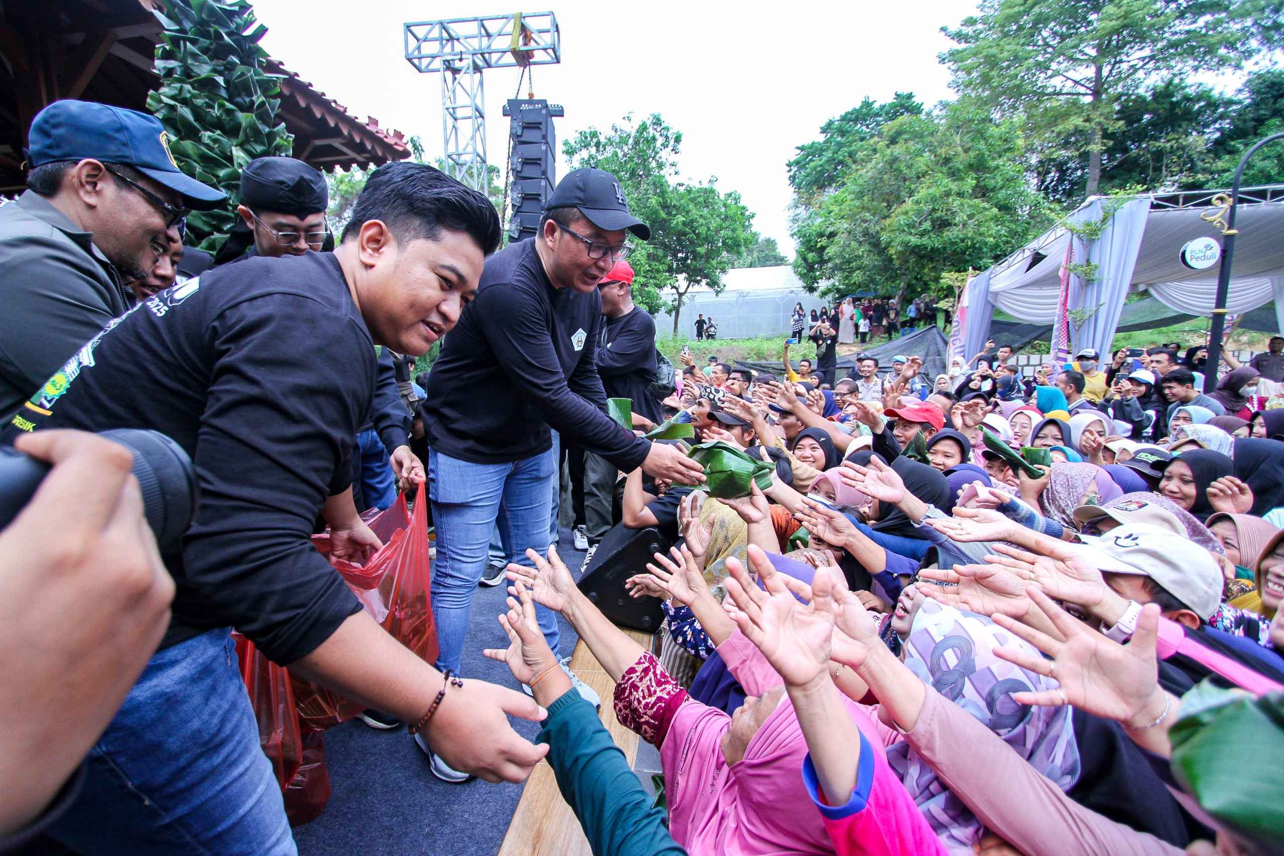 Festival Nasi Krawu Vol.3 yang digelar Komunitas Wartawan Gresik (KWG) di Wisata Alam Gosari (Wagos)