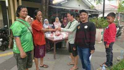 KWG Gresik Sembelih Hewan Kurban, Bagikan Daging ke Warga Sekitar