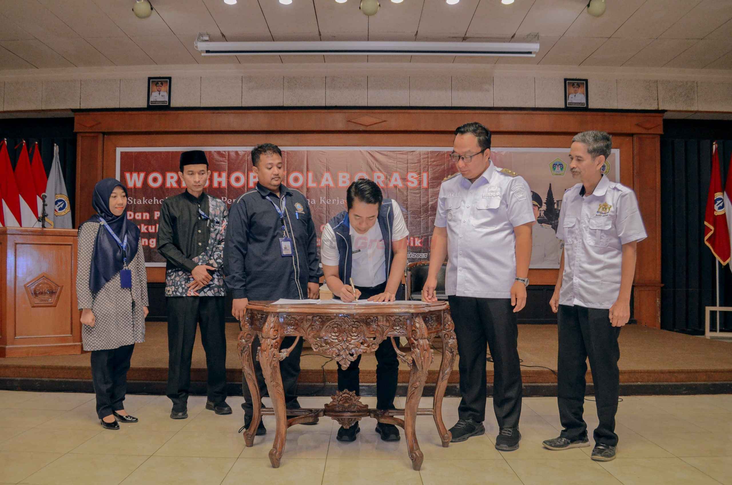 penandatanganan Memorandum of Agreement (MoA) dalam acara workshop kolaborasi yang digelar di Aula Mandala Bhakti Praja, Kantor Bupati Gresik