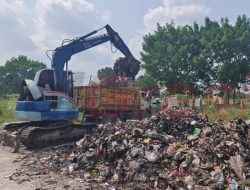 DLH Gresik dan Pemdes Laban Edukasi Warga soal Larangan Bakar Sampah dan Daur Ulang 3R
