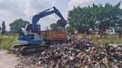 Pemerintah Desa Laban, Kecamatan Menganti, menggandeng Dinas Lingkungan Hidup (DLH) Gresik untuk mengedukasi warga terkait penanggulangan serta pemanfaatan sampah.